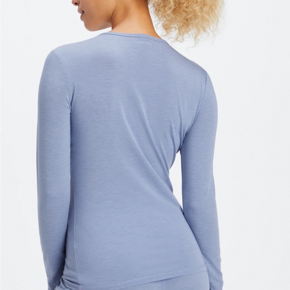 Fabletics RestoreKnit Long Sleeve Tee in Faded Denim, size large - Picture 2 of 7